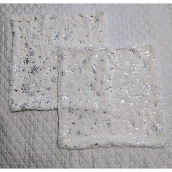 🎄 Christmas Snowflake Glitter Pillow Covers 18x18 Set of 2 - Picture 4 of 7